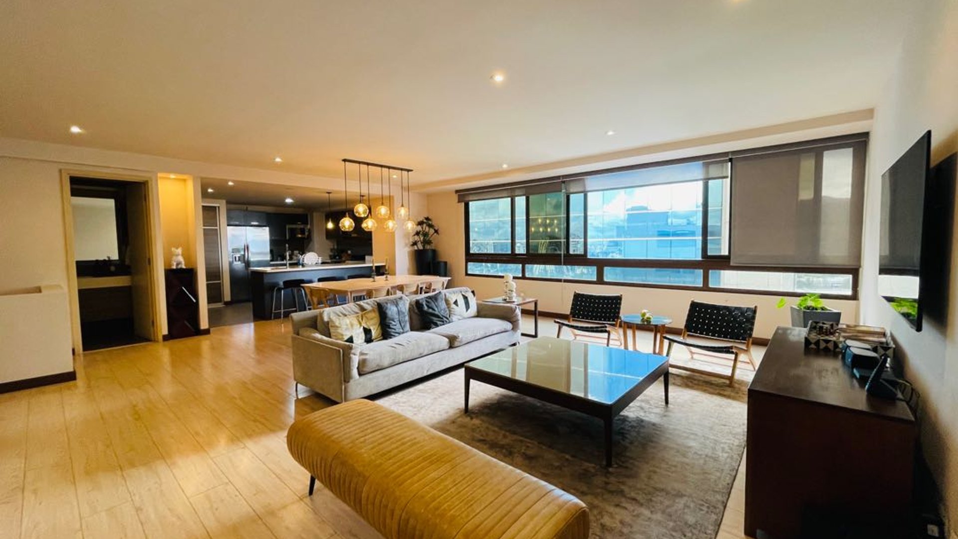 VENTA DE AMPLIO APARTAMENTO DE 2 NIVELES - VEINTI4, ZONA 10