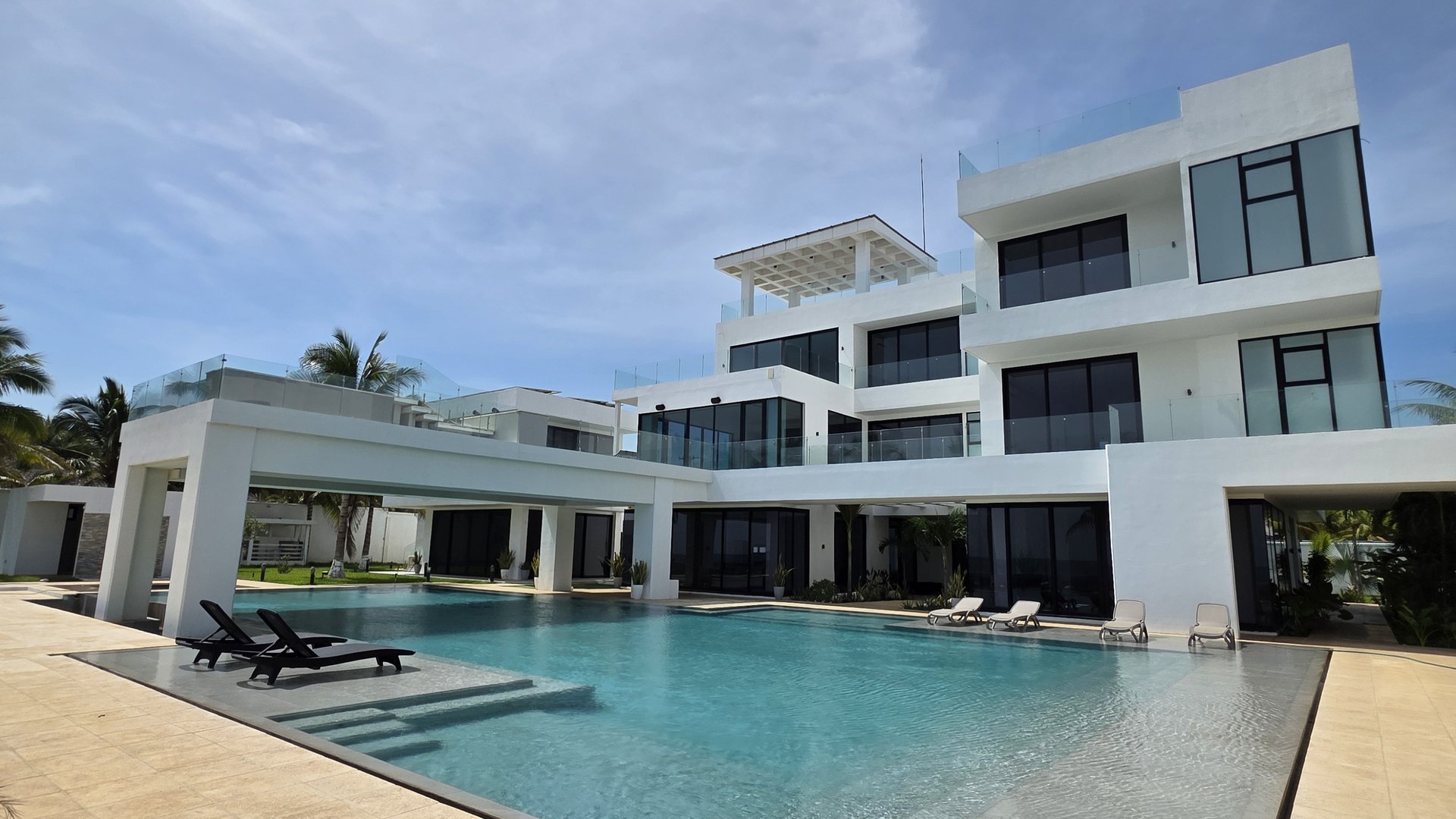 Exclusiva y Lujosa Casa venta frente al Mar Monterrico