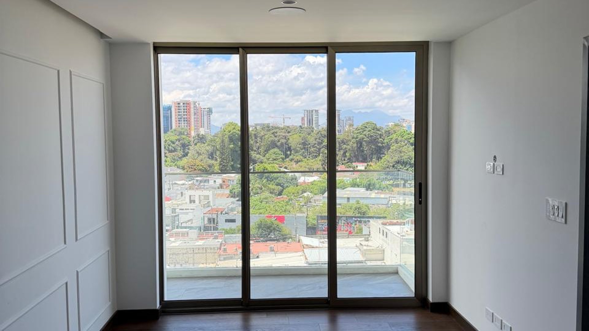 APARTAMENTO CON LINEA BLANCA EN EDIFICIO ATARAH ZONA 10
