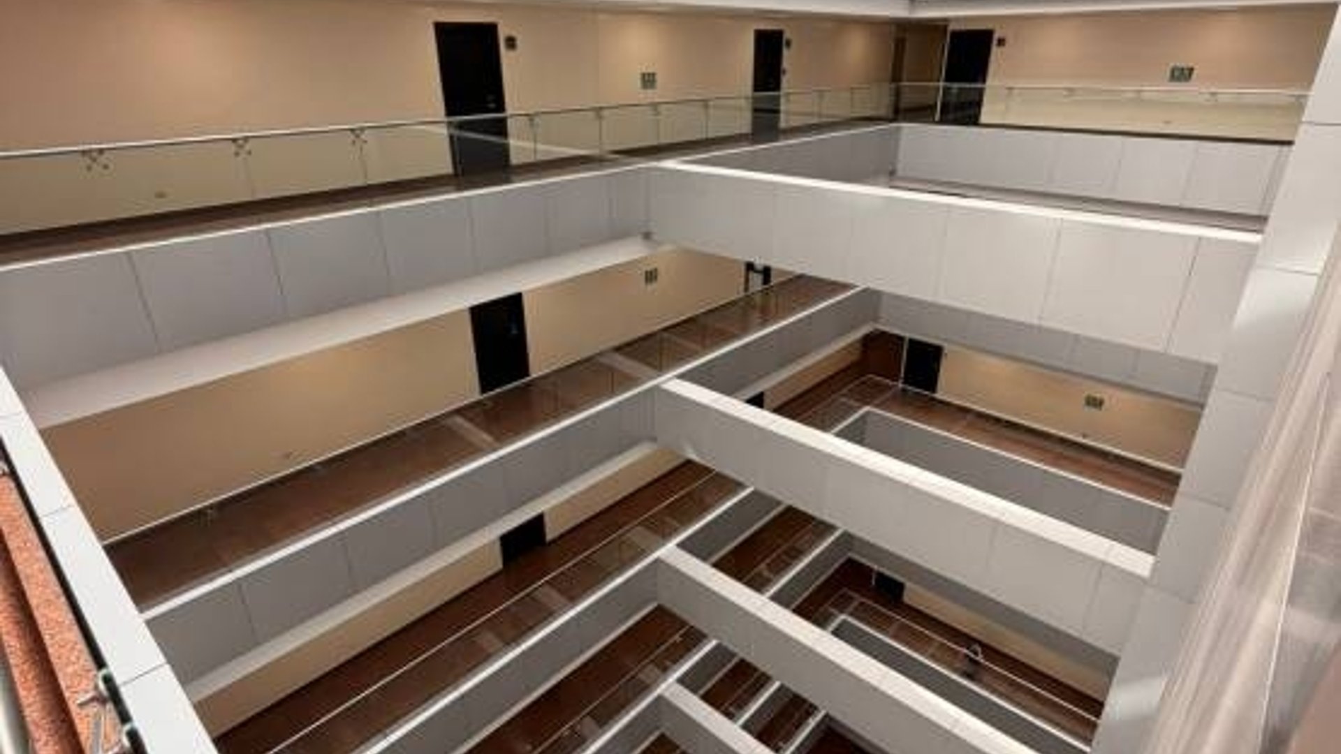 Oficina en Renta, Zona 10 (R10250) - Miniatura 11
