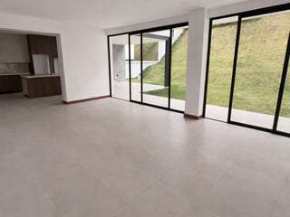 Venta de casa en Sauces del Pulte zona 16 - Image 1