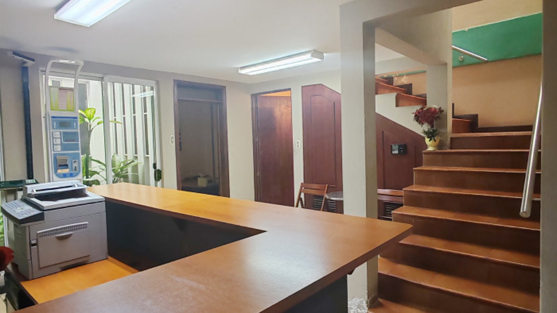 Casa en renta para oficinas en zona 15 el maestro 2 - Miniatura 4