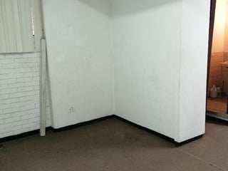 Rento Oficina Comercial en zona 9 sobre Avenida Reforma - 3