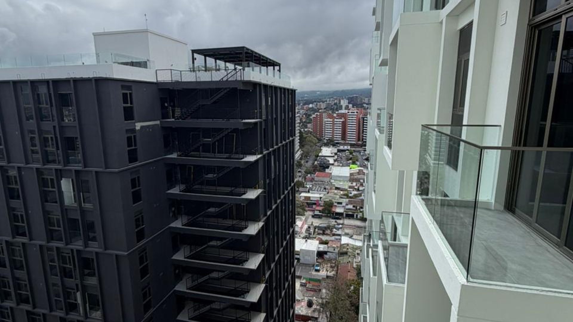 ALQUILER DE LINDO APARTAMENTO PARA ESTRENAR - ATARAH, ZONA 10 - Image 1