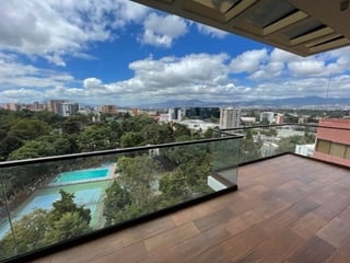 Penthouse  en Renta Zona 14 – Amplio, con Terraza y Vista Espectacular - 3