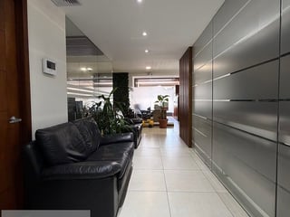 GEMINIS 10 - OFICINA EN RENTA – ZONA 10 (FRENTE A AVIA) - Image 2