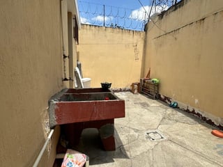 Venta de casa en Zona 11 Las Charcas dentro de garita - Image 10