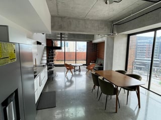 Loft de 2 niveles en 4Venezia Zona 4 | 1 habitacion + estudio con piso de vidrio - 2