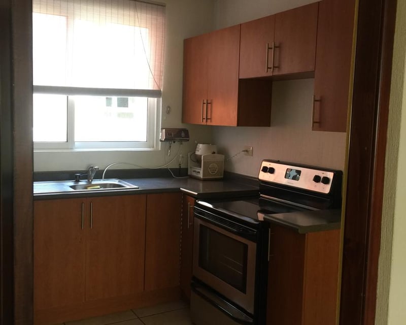 Apartamento en venta - 3 habitaciones nivel medio en zona 12 Ref-5770