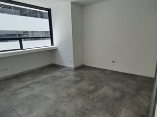 Oficina en renta en Centro Empresarial zona 10 - Image 6