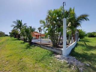 En venta  terreno y casa vacacional en Taxisco - Image 5