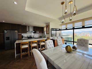 Venta de Hermoso Apartamento - Ikaria, Zona 15 - Image 10