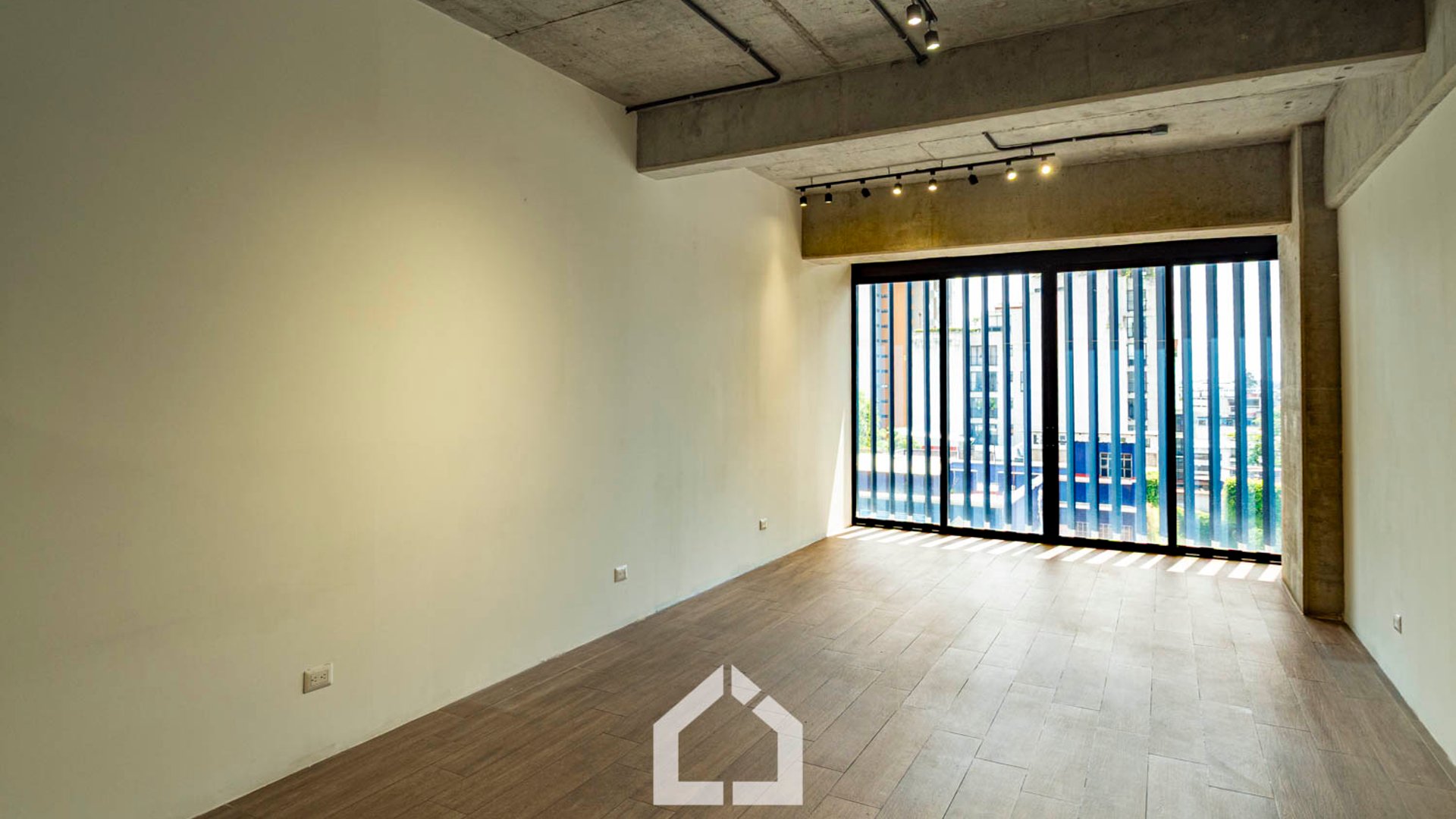 En renta y venta oficina para estrenar en Granat zona 4 - Miniatura 7