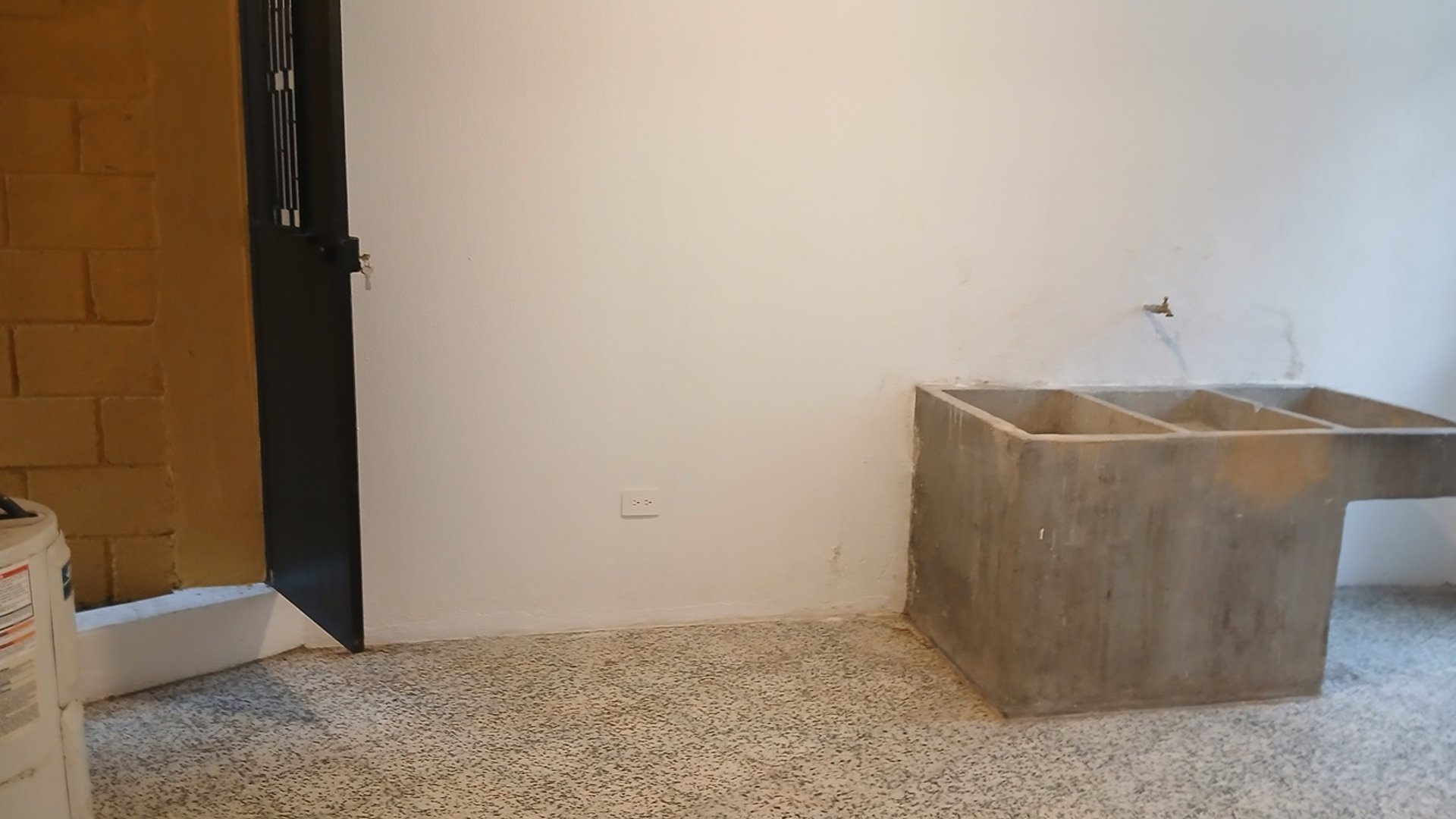 VENDO ZONA 3 CASA GRANDE EN COLONIA BRAN - Miniatura 12