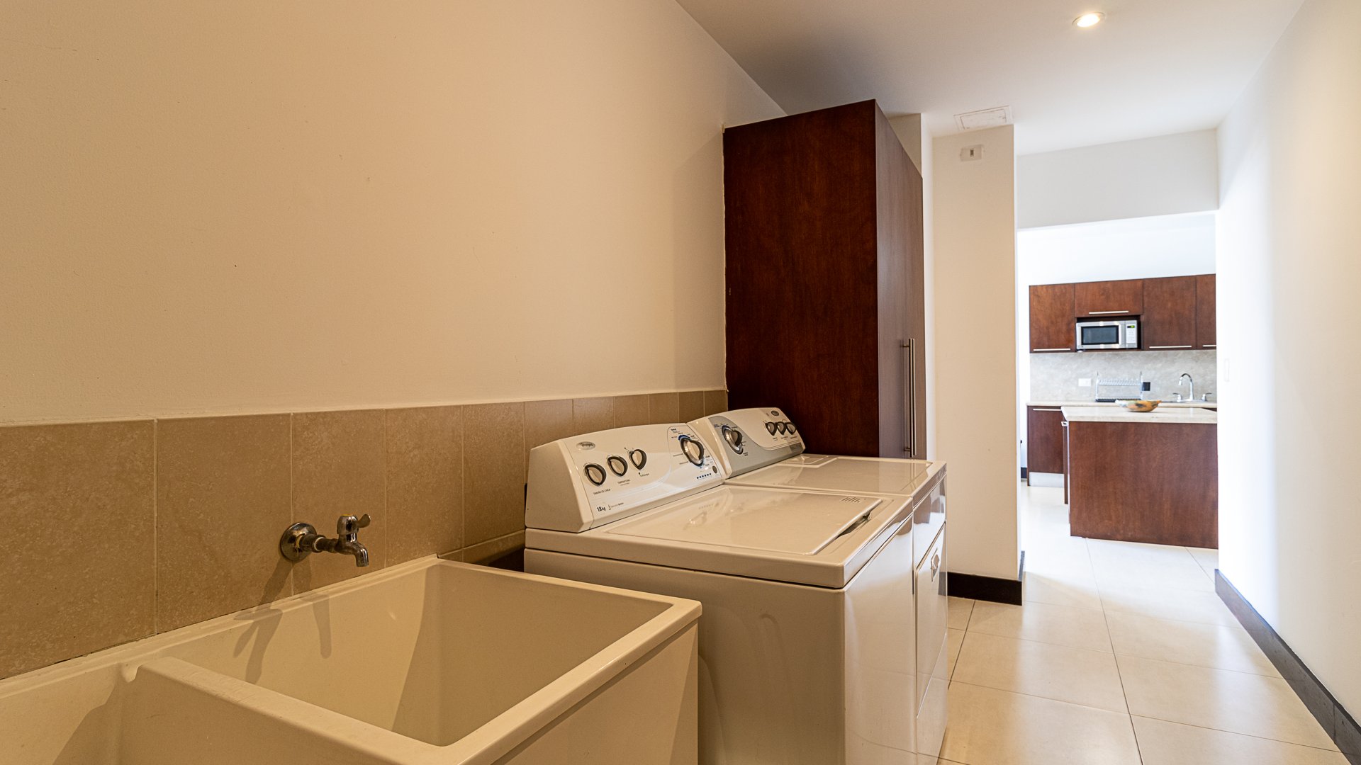 Apartamento amueblado en alquiler, Edificio Quinta Avenida zona 14 - Miniatura 30