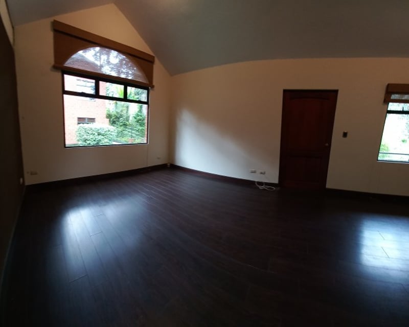 Alquilo apartamento en edificio Carretera a El Salvador