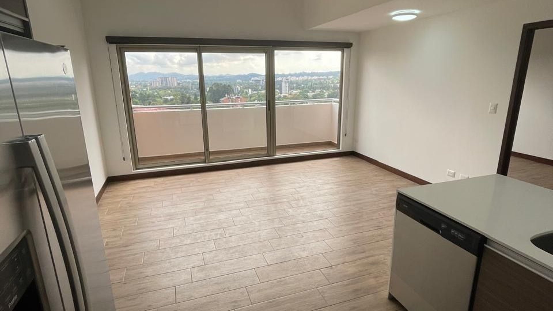 Apartamento en renta en Casalini, Zona 10 – Nivel alto