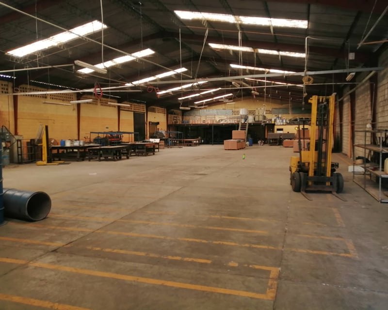 VENTA , 5,233 m2 de BODEGA CON TERRENO DE 15,778 VRS,  EN MIXCO