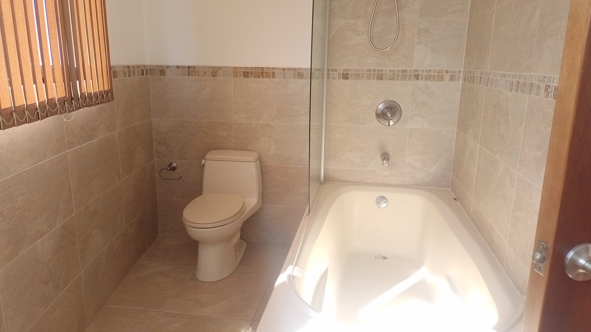 Alquilo Apartamento de 2 dormitorios Zona 15 - Miniatura 13