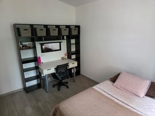 APARTAMENTO REMODELADO EN EL CENTRO DE ZONA 10 - 4