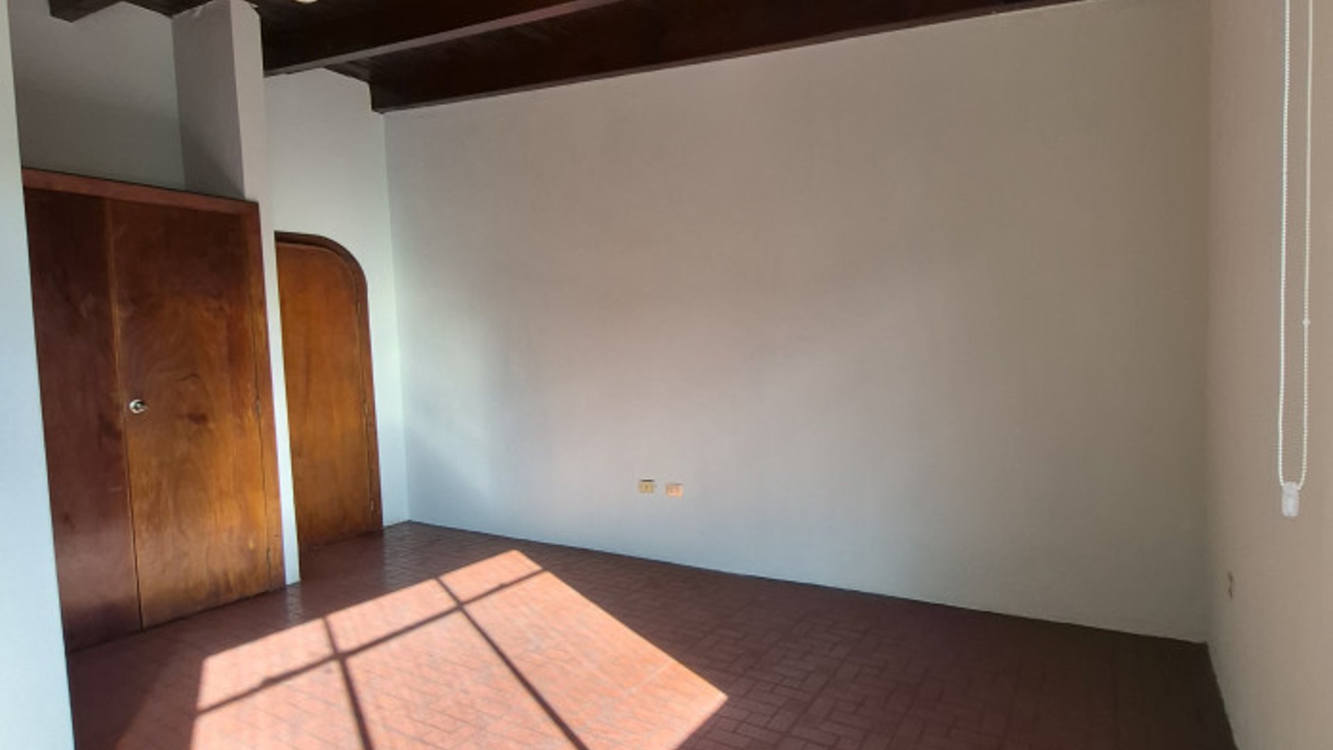 Casa en renta para oficinas zona 15 Vista Hermosa 1 - Miniatura 23