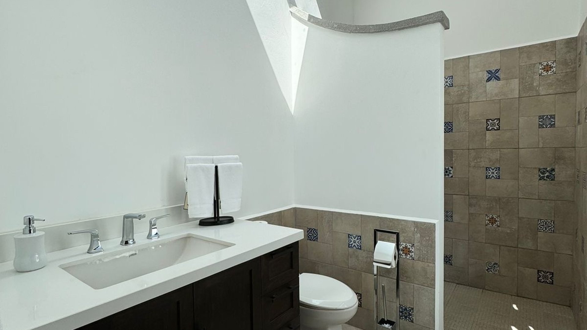 PRECIOSA CASA EN VENTA EN ANTIGUA - Miniatura 20