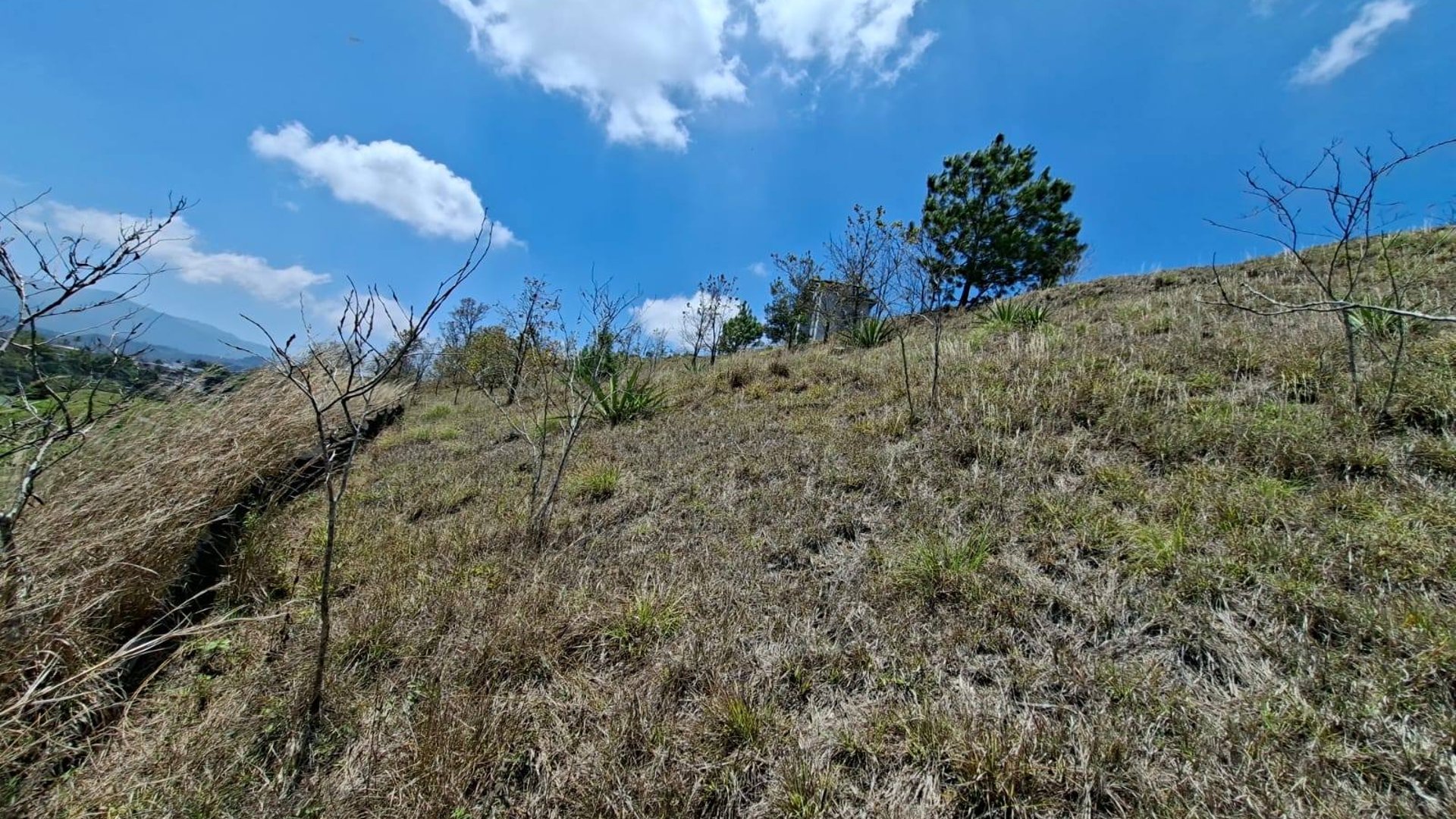 Se vende terreno en Exclusivo Club de zona 16 - Miniatura 2