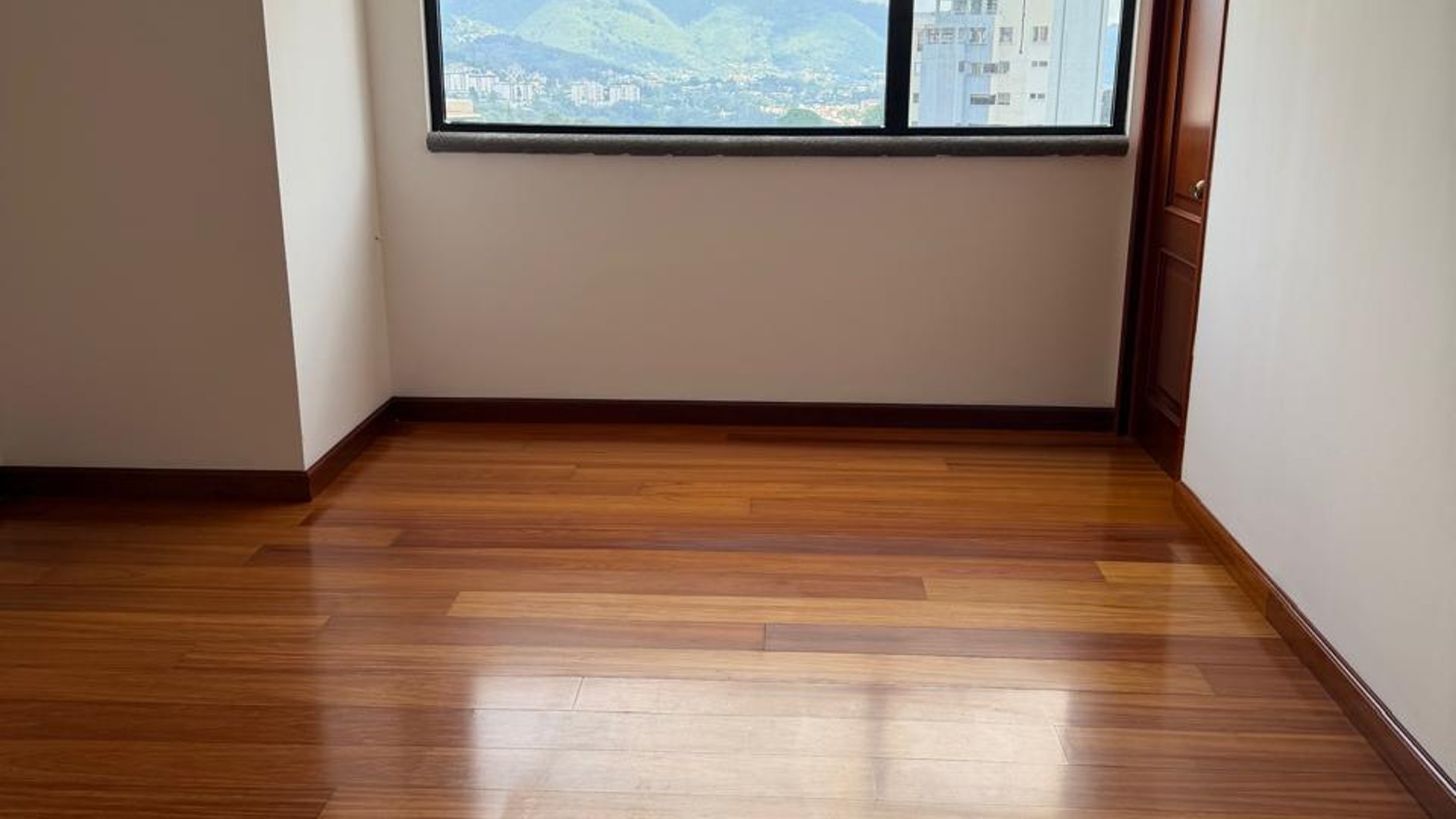 ????APARTAMENTO EN RENTA – 3 HAB + SALA FAMILIAR | BELLAGIO | ZONA 14 - Miniatura 6
