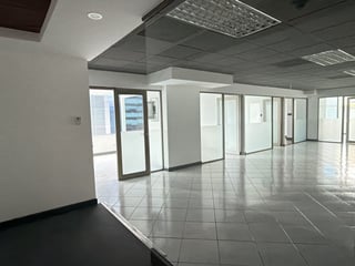 Oficina en Alquiler / Venta Edificio Europlaza, zona 14 - 3