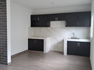 Casa en venta en Residenciales San José, área Claveles - Image 2