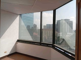 Alquiler de oficina tabicada en Edificio Murano Center zona 10 - Image 4