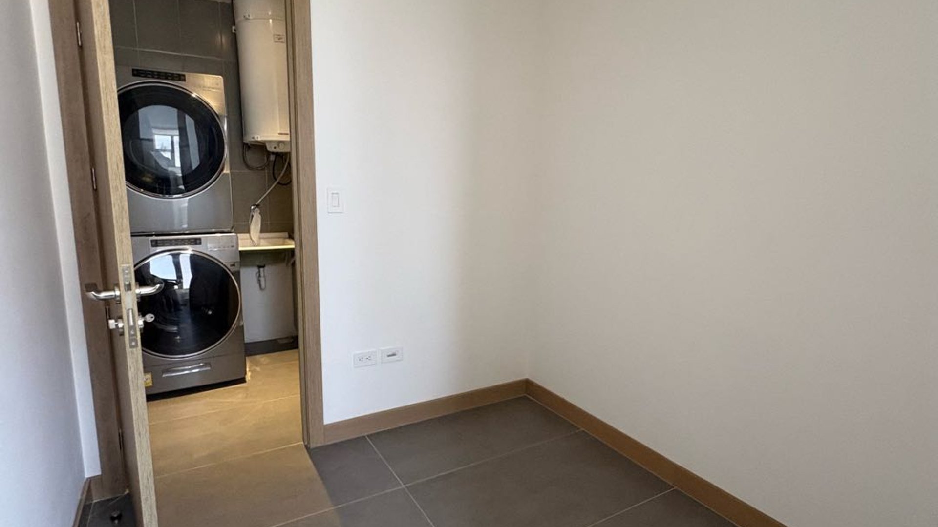 Apartamento en Alquiler Edificio Torre Vertic, zona 14 - Miniatura 4