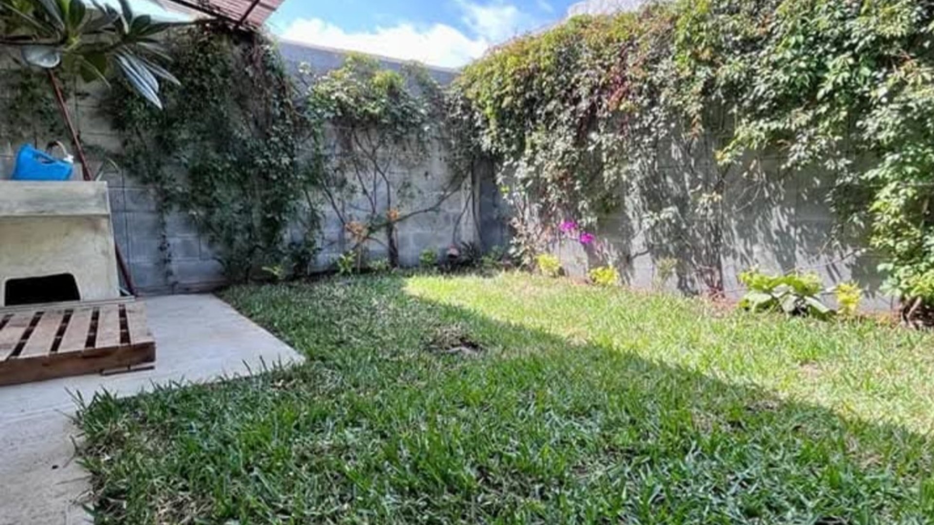 Vendo casa en Condominio Fuentes del Valle San Miguel Dueñas Sacatepéquez. - Miniatura 2