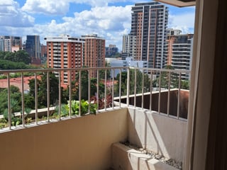 Apartamento en Venta en Zona 10 frente a CC La Estacion - 2