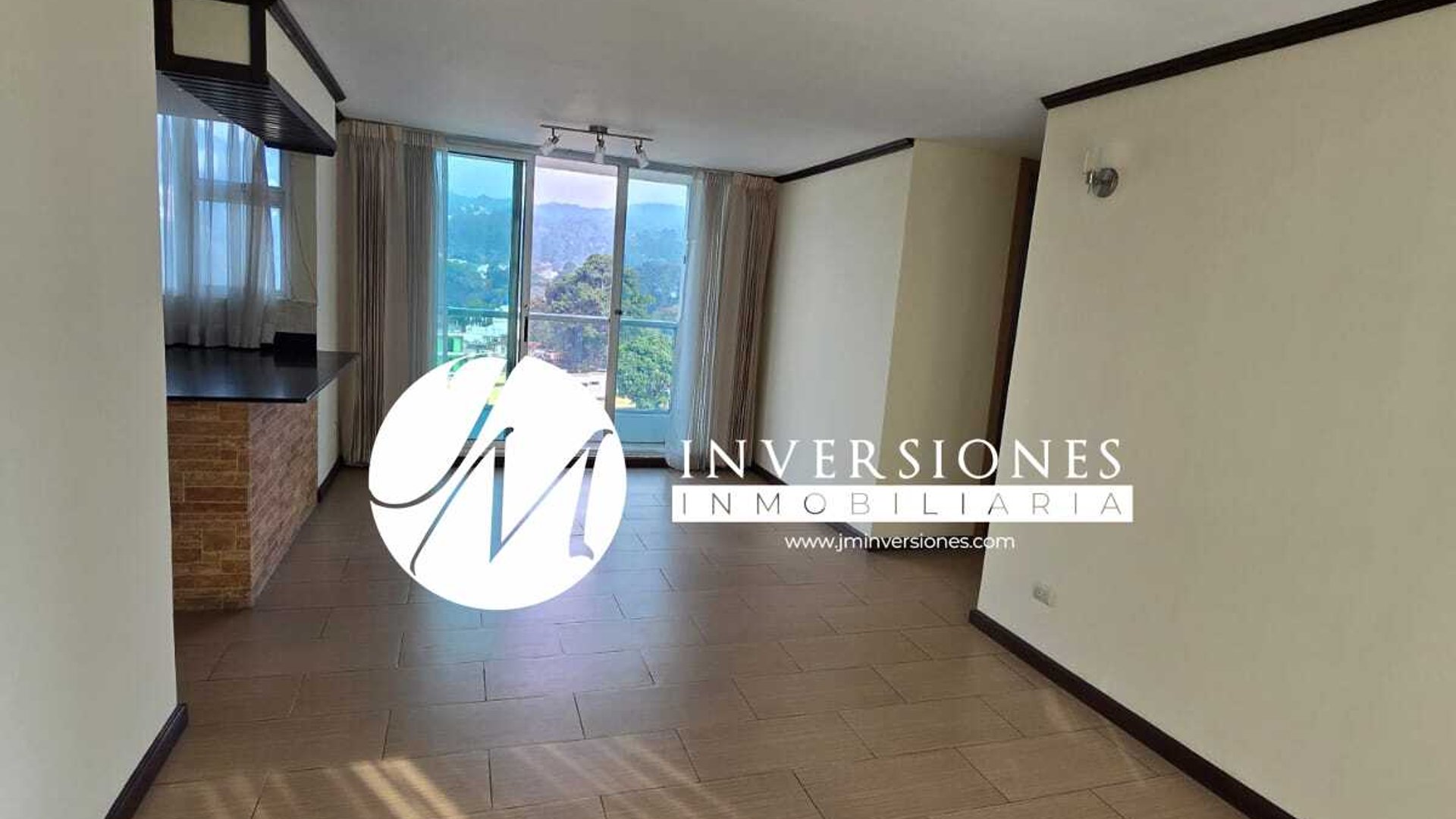 Apartamento en Venta Con Linea Blanca en zona 14 - Miniatura 2