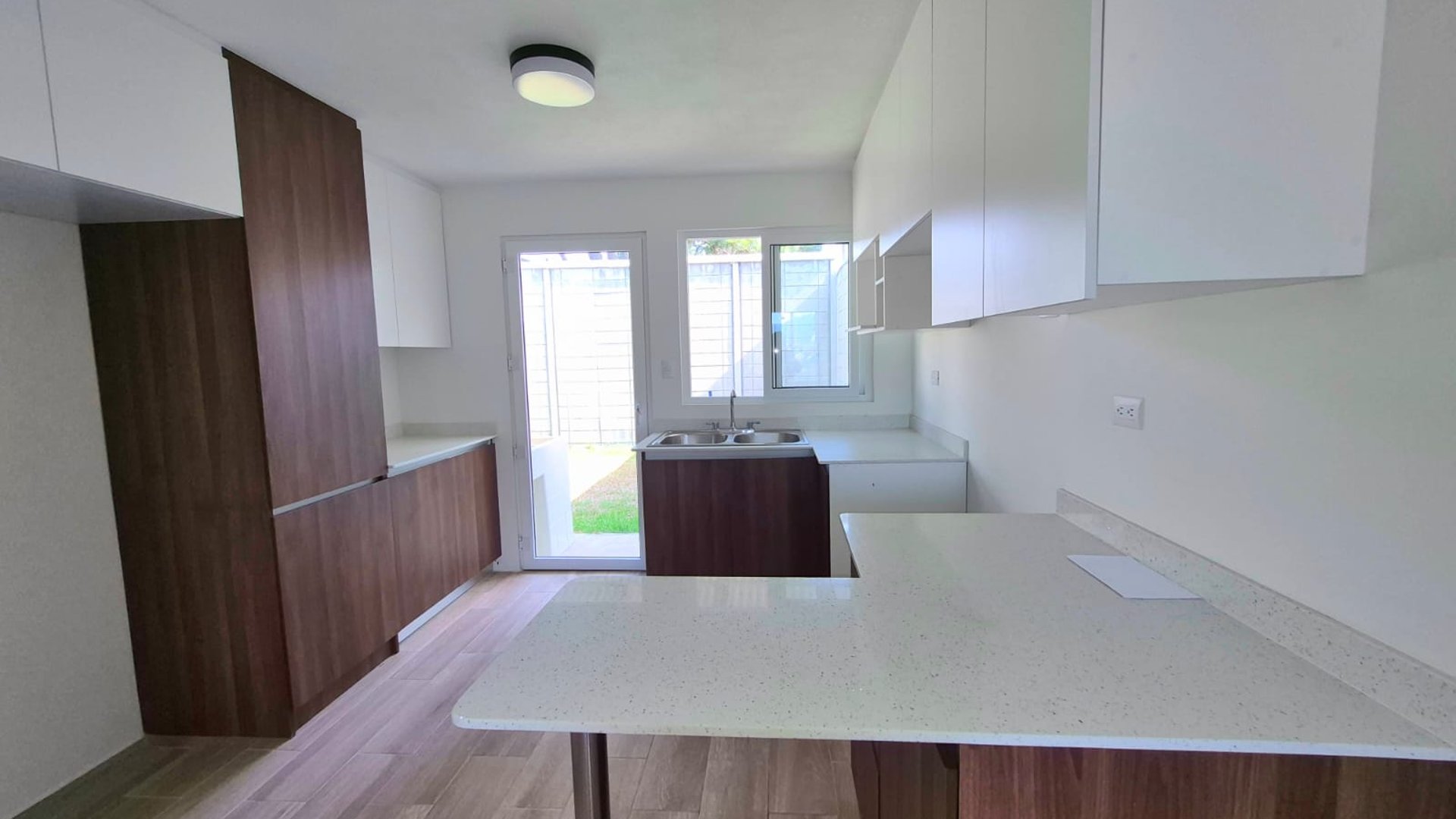 VENTA Casa Nueva dentro de Pinabetes Condominio Eucaliptos - Miniatura 4