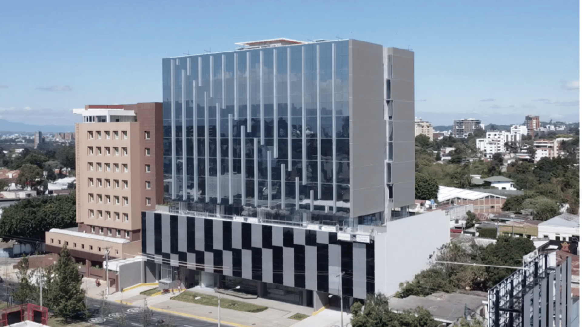 Edificio en Renta- Venta  a estrenar zona 10