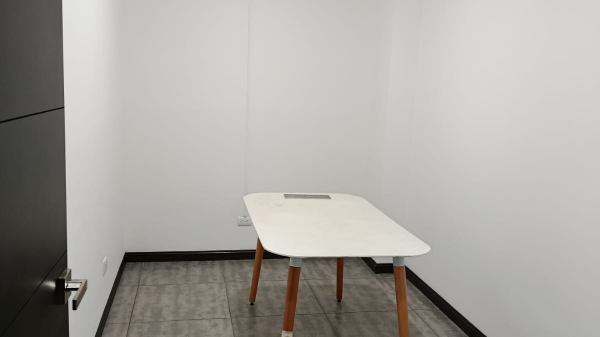 ALQUILO LINDAS Y ECONOMICAS OFICINAS EN ZONA 12 - Miniatura 24