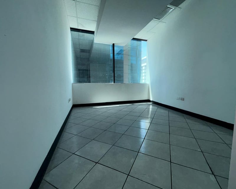 VENTA Oficina Zona 14 Europlaza  - Miniatura 11