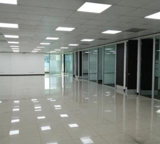 Alquiler Oficina Tabicada en Zona 10 Avenida Reforma