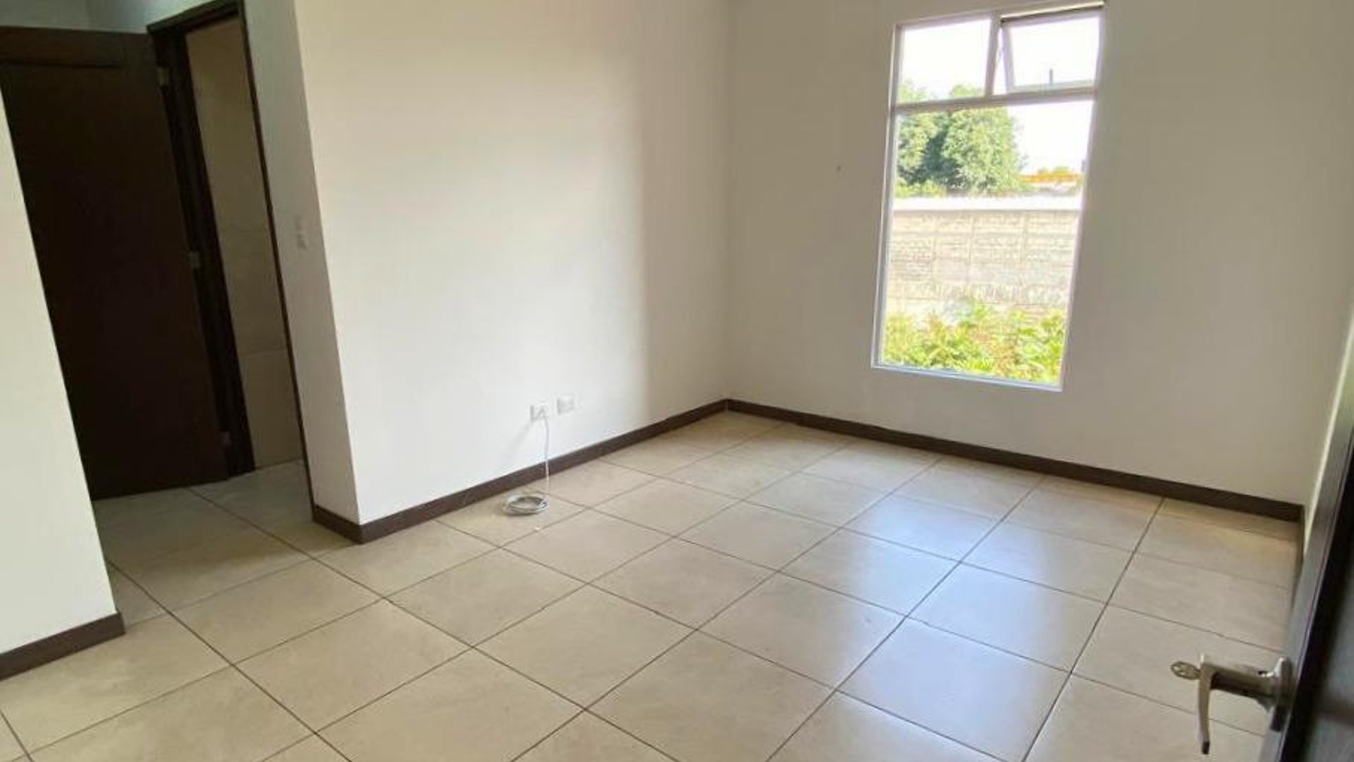???? APARTAMENTO EN RENTA – 3 HAB + BALCÓN | EDIFICIO PÓRTICO | ZONA 7 - Miniatura 8