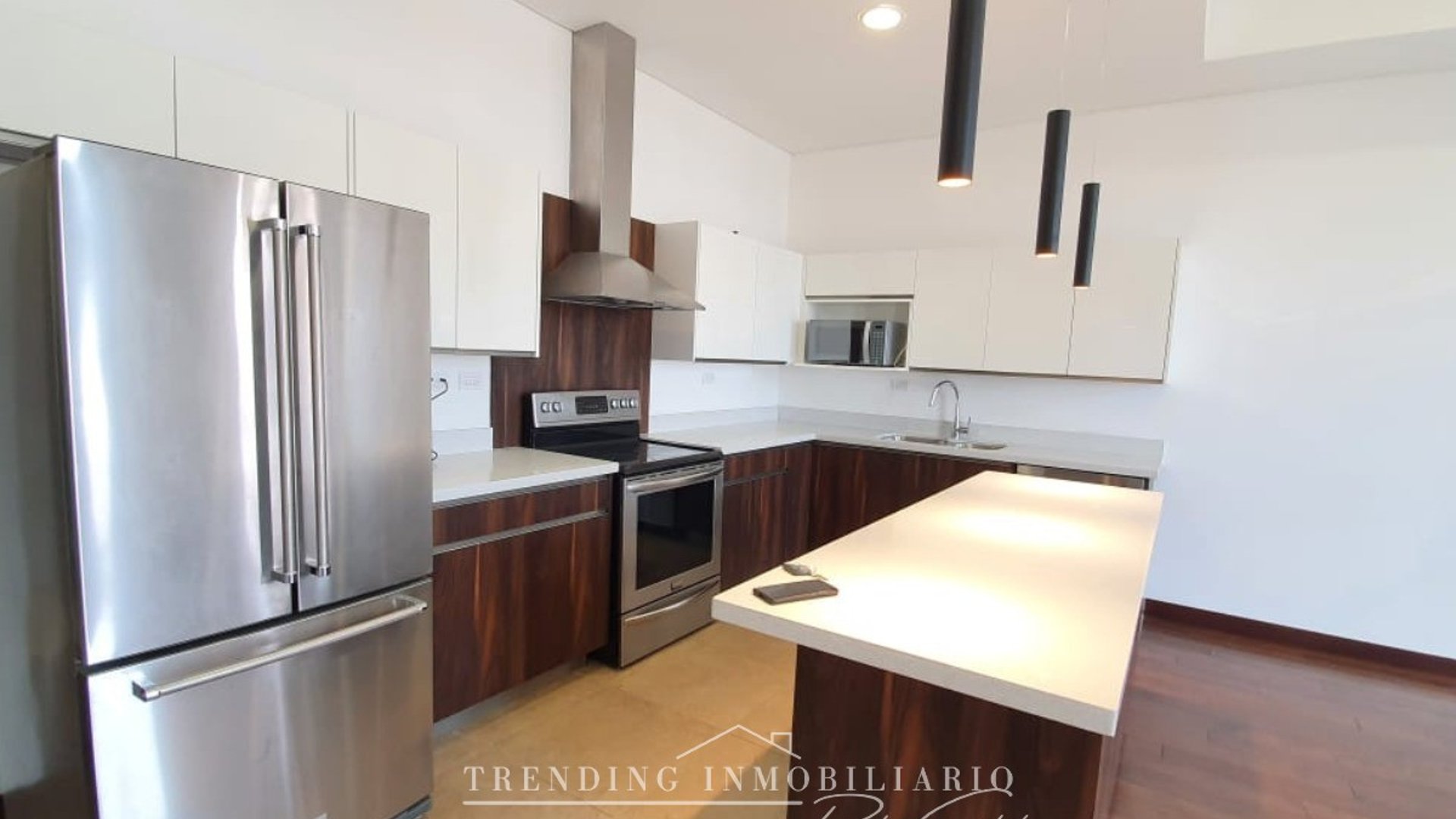 Apartamento en renta zona 16 edificio Ramblas de Cayalá amueblado 2 habitaciones + 2 parqueos