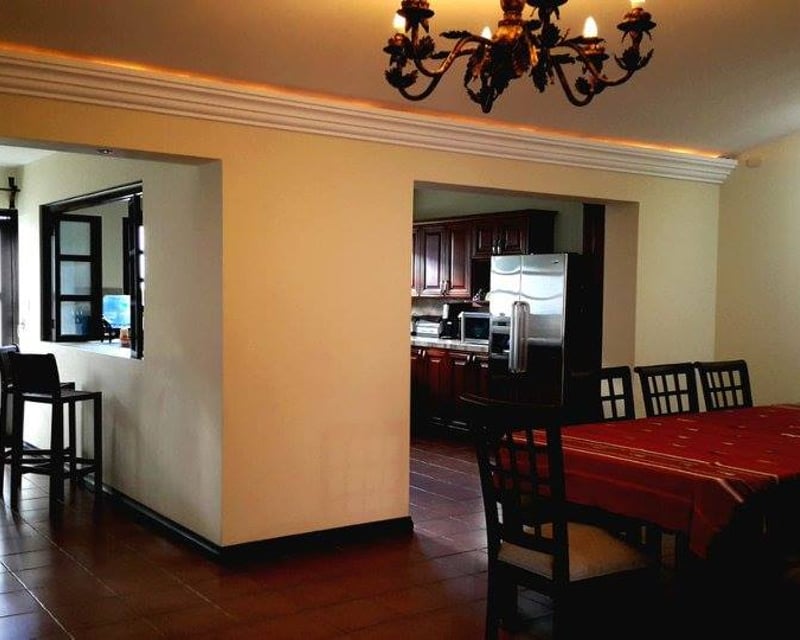 Casa con jardín en venta, la Antigua