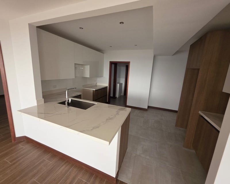 Apartamento en venta con 4 habitaciones y bodega en zona 10 Ref-5306