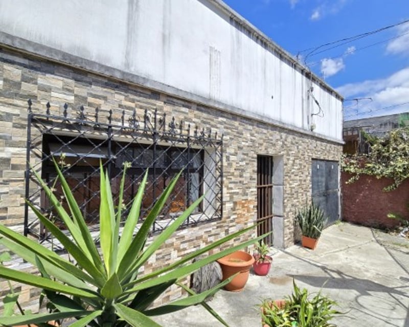 Casa en Venta Zona 11 Carabanchel Ideal para Inversión