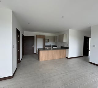 Apartamento en renta en zona 15 con 3 habitaciones y piscina Ref-5337