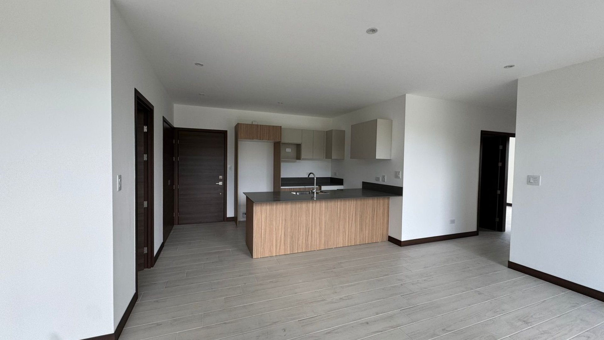 Apartamento en renta en zona 15 con 3 habitaciones y piscina Ref-5337