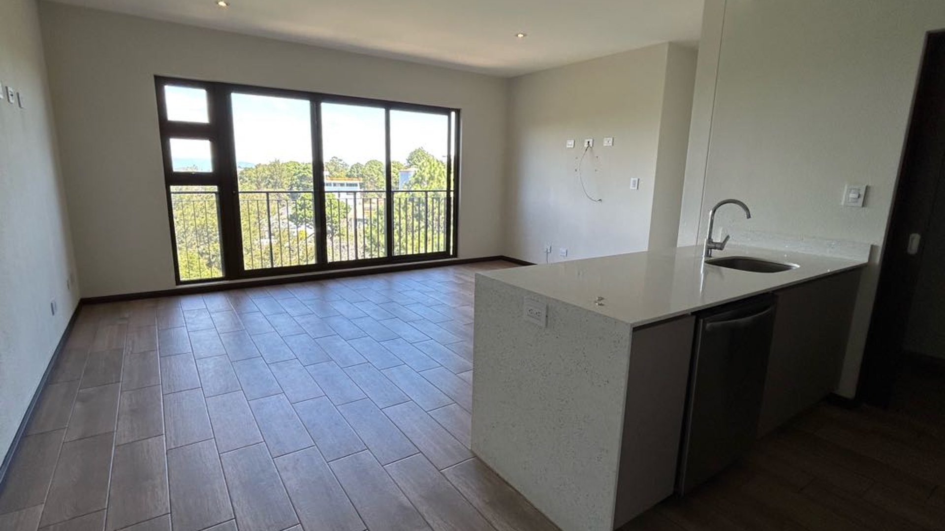 Apartamento en Renta  en Edificio  San Isidro 2021, Zona 16 - Image 1