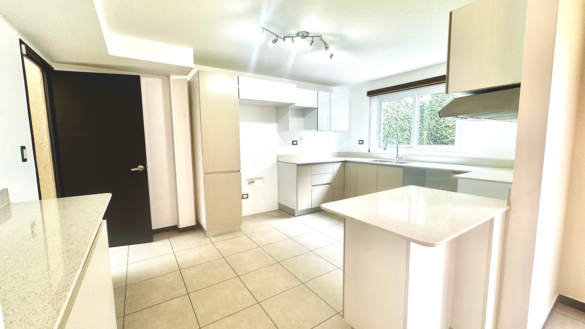 Casa de esquina en venta, Cumbres de la Arboleda - Miniatura 7