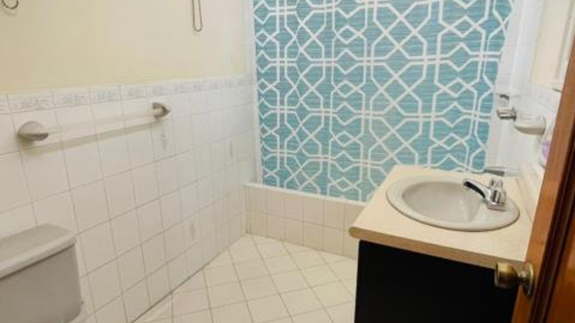 ALQUILER DE AMPLIA CASA PARA VIVIENDA U OFICINA - ZONA 04 - Miniatura 10